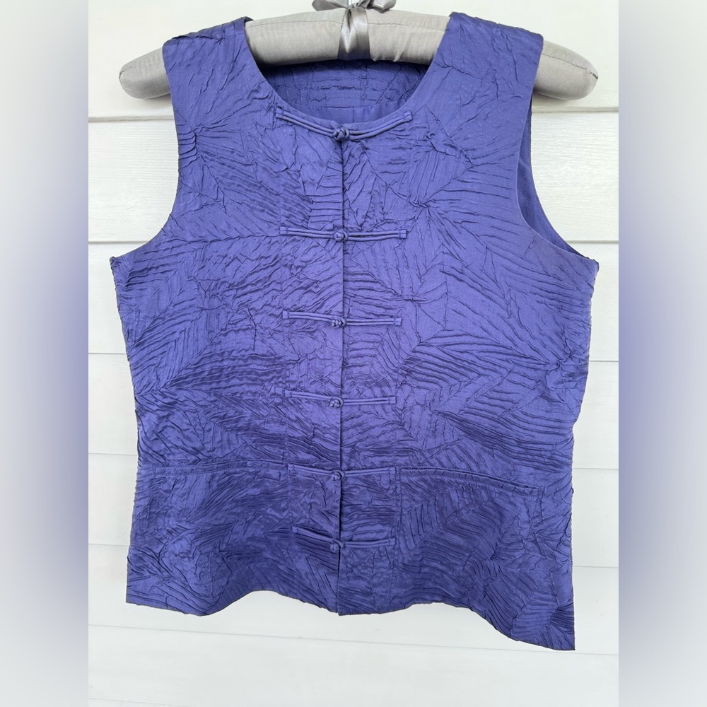 Eileen Fisher silk vest, lilac purple, extra small, beautiful details, 4-season.